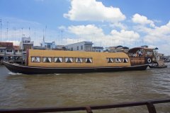 08-A tourist house boat